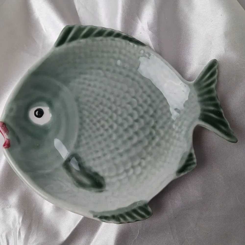 Vintage Portugal Faiancas Belo Art Pottery Fish Shaped 6 1/2'' Plate